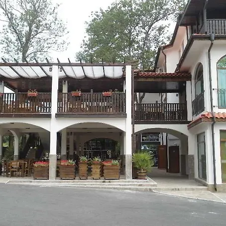 Üdülőközpont Arkutino Family 4*